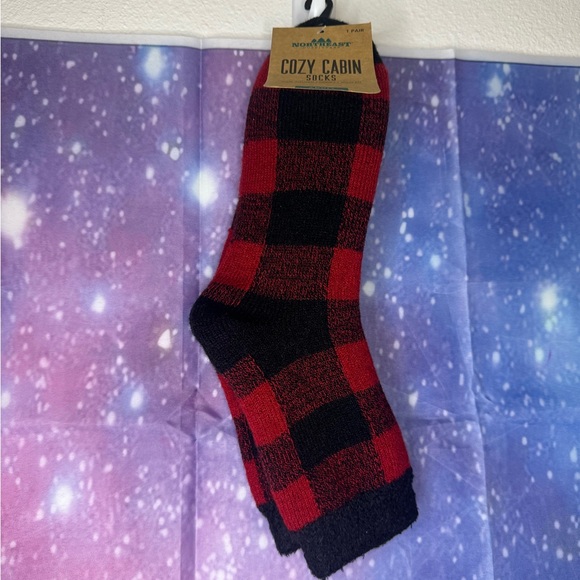 New Northeast outfitters plaid cabin socks 🛍 - Picture 1 of 2